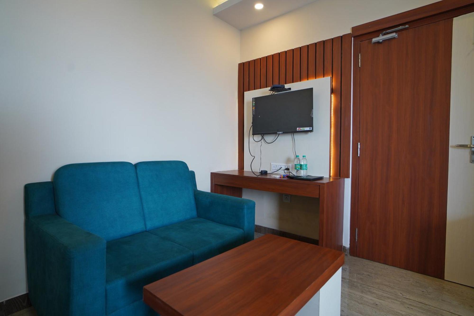 Royal Sea View !! Beach Front With Free Wifi !! Дігха Екстер'єр фото
