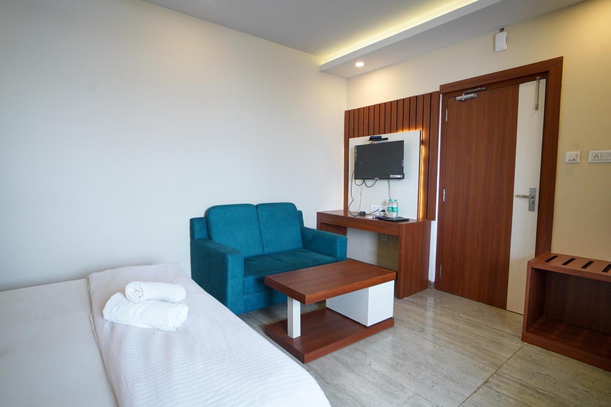 Royal Sea View !! Beach Front With Free Wifi !! Дігха Екстер'єр фото