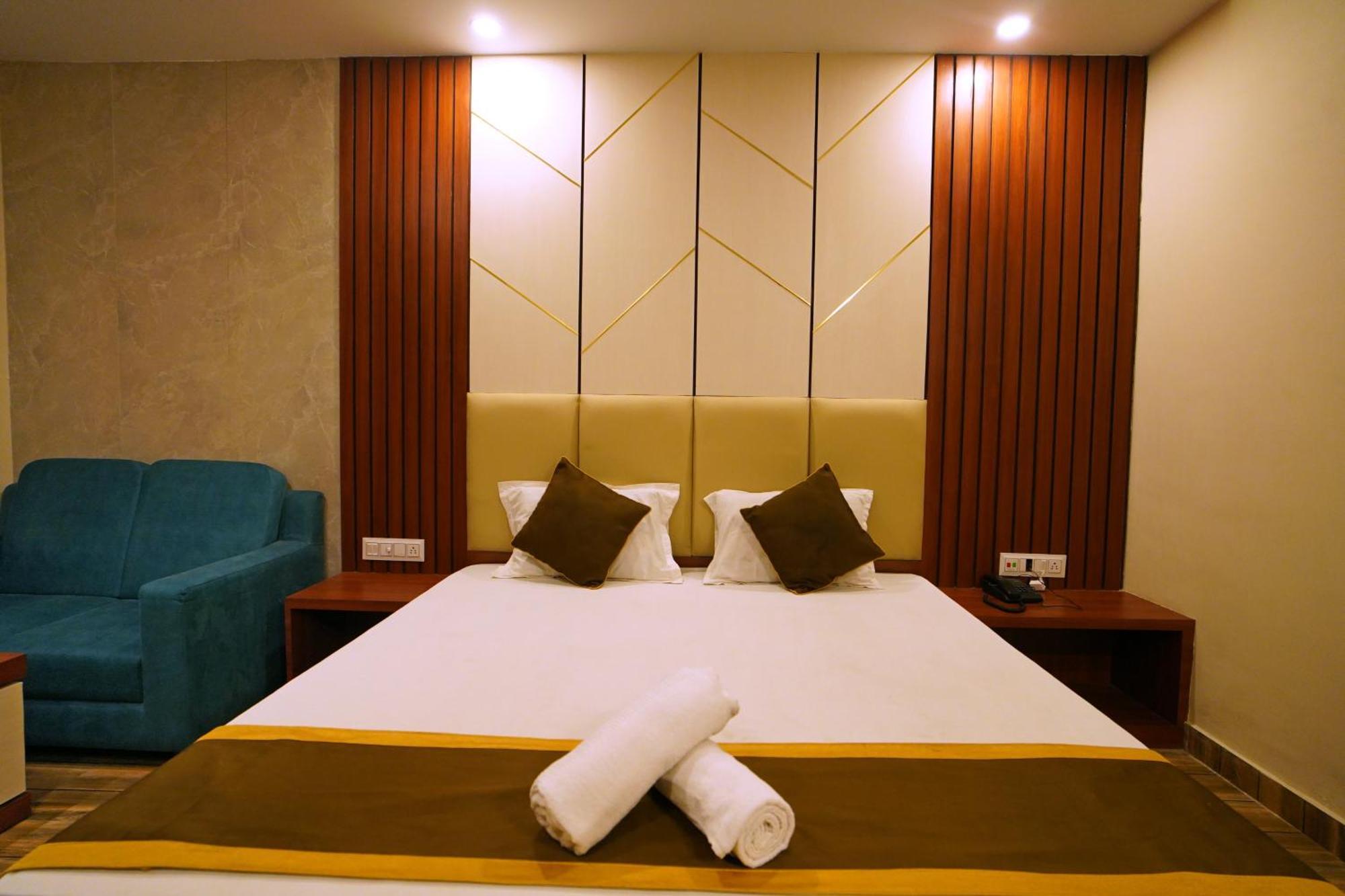 Royal Sea View !! Beach Front With Free Wifi !! Дігха Екстер'єр фото
