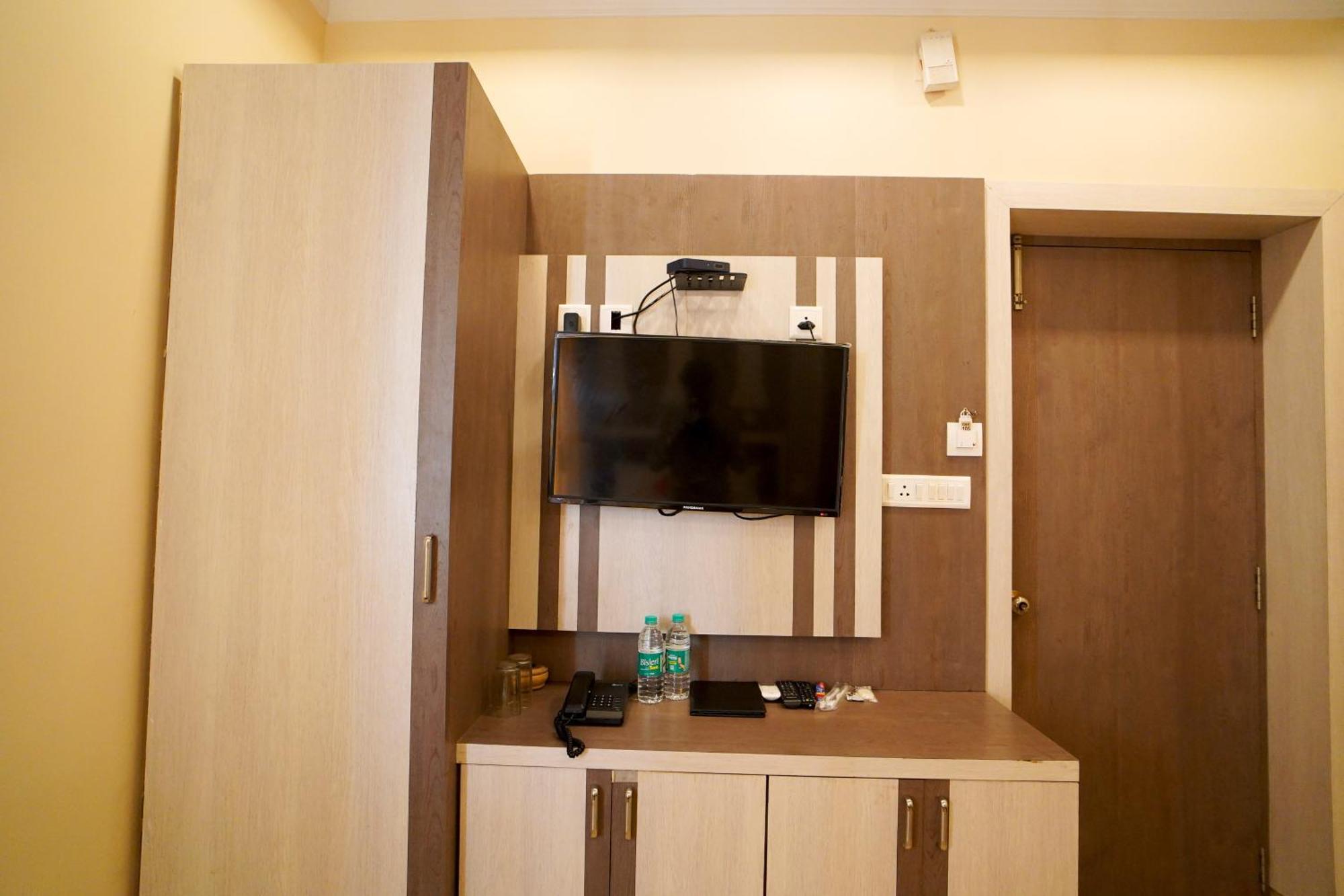 Royal Sea View !! Beach Front With Free Wifi !! Дігха Екстер'єр фото