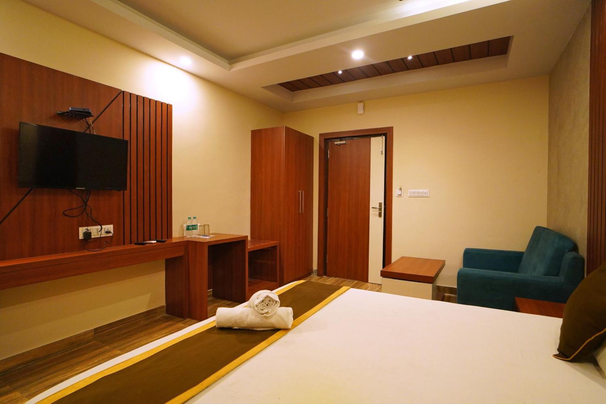 Royal Sea View !! Beach Front With Free Wifi !! Дігха Екстер'єр фото