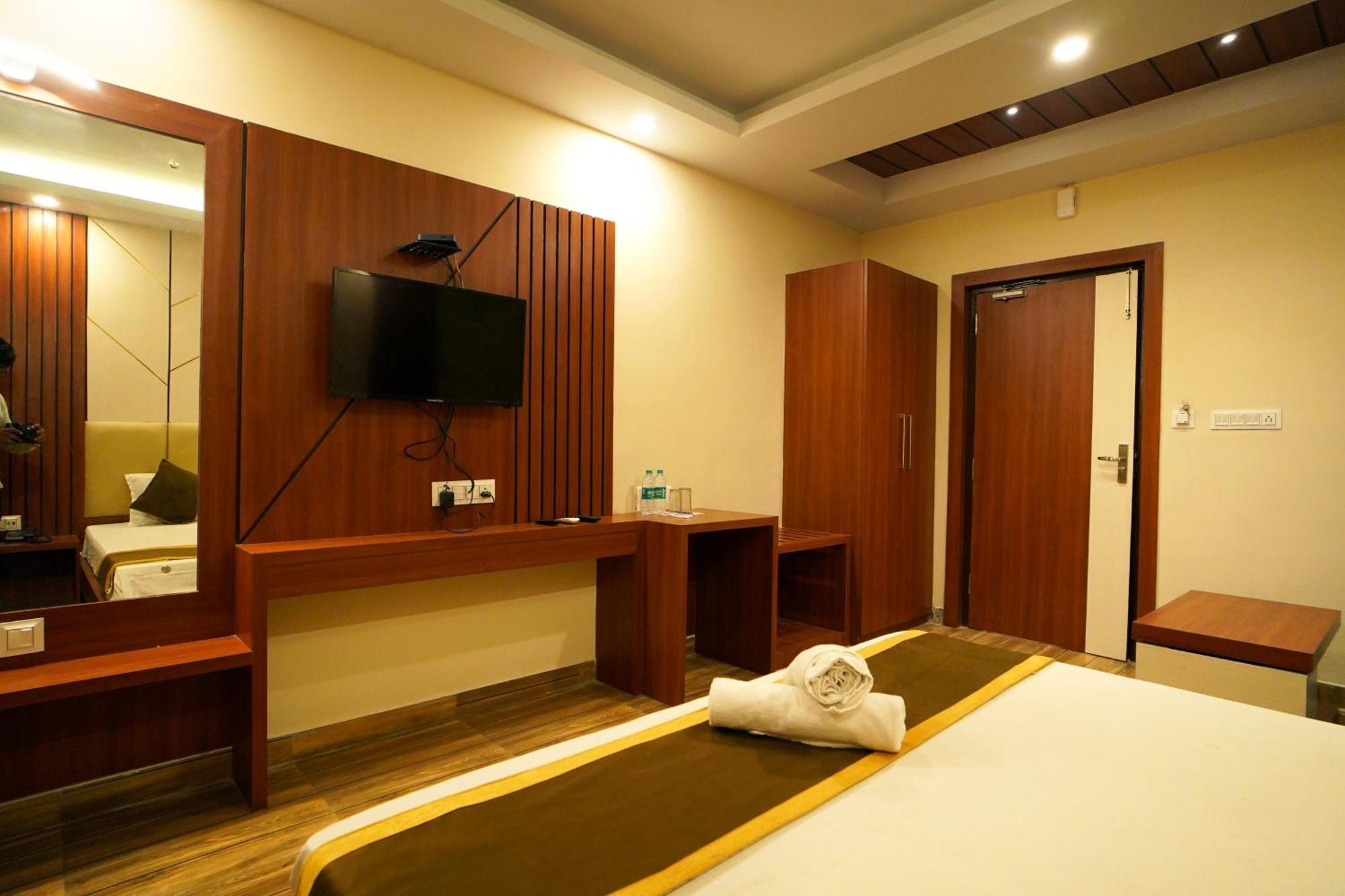 Royal Sea View !! Beach Front With Free Wifi !! Дігха Екстер'єр фото